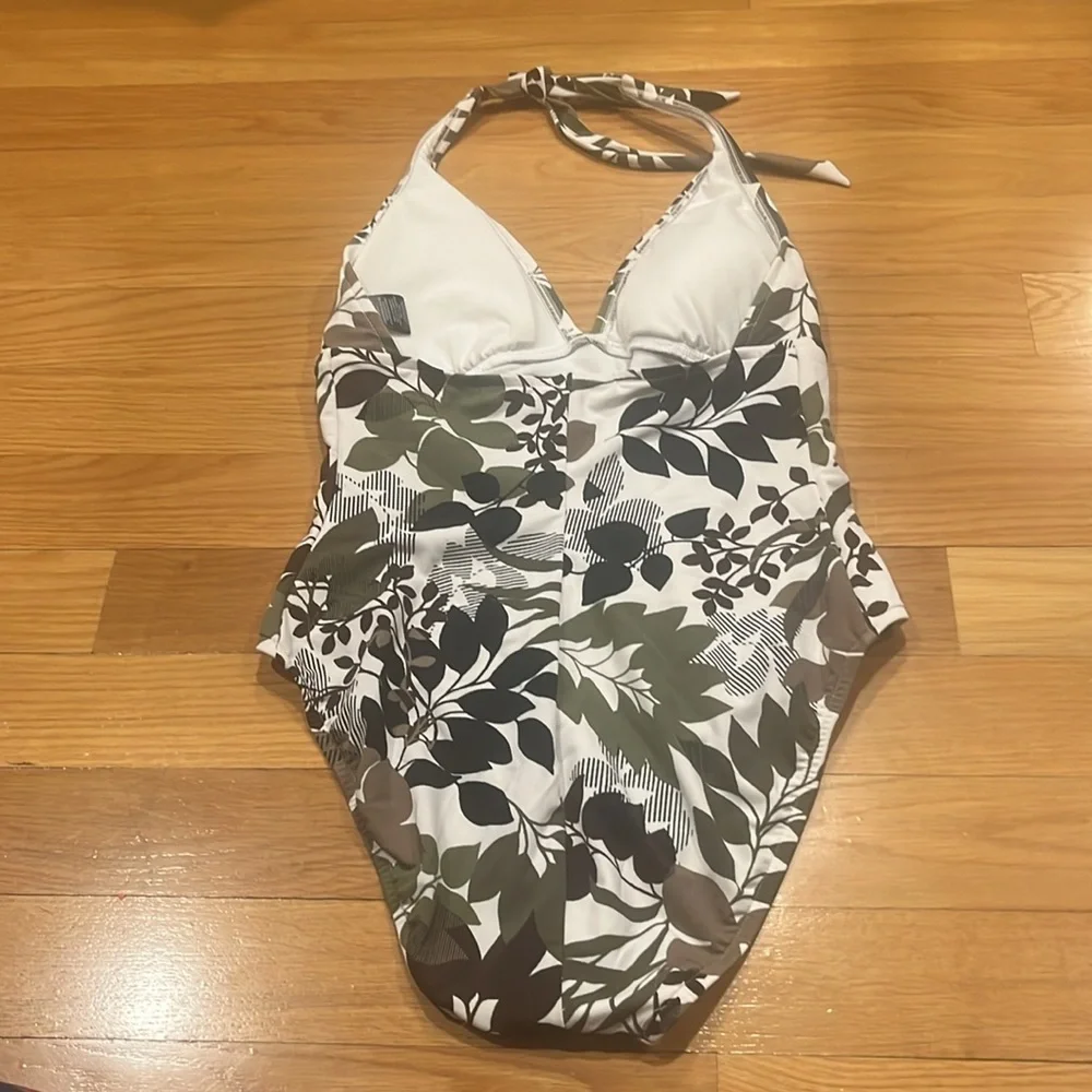 Catalina women’s one pieces swimsuit size large (12/14).